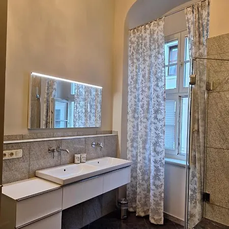 Stadtpalais Koenigssuite Maximal 2 Personen Und 1 Kleinkind Appartement Bautzen