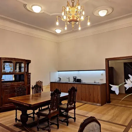 Stadtpalais Koenigssuite Maximal 2 Personen Und 1 Kleinkind *