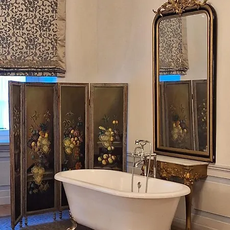 Stadtpalais Koenigssuite Maximal 2 Personen Und 1 Kleinkind *