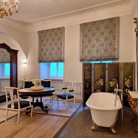 Stadtpalais Koenigssuite Maximal 2 Personen Und 1 Kleinkind *