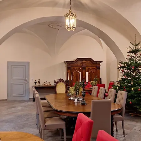 Stadtpalais Koenigssuite Maximal 2 Personen Und 1 Kleinkind Bautzen