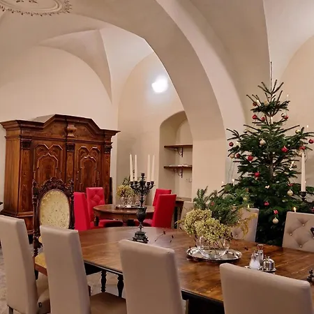 Stadtpalais Koenigssuite Maximal 2 Personen Und 1 Kleinkind