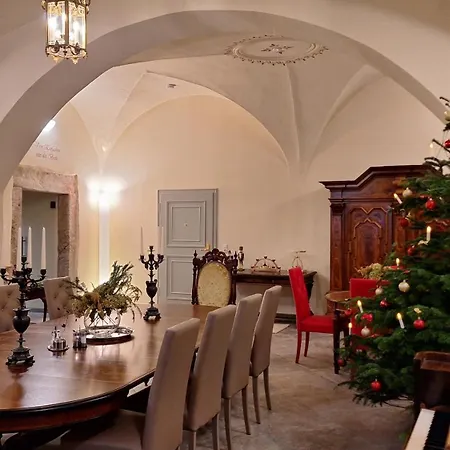 Stadtpalais Koenigssuite Maximal 2 Personen Und 1 Kleinkind *