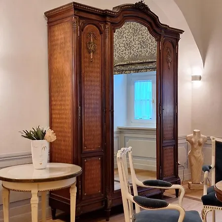 Stadtpalais Koenigssuite Maximal 2 Personen Und 1 Kleinkind *