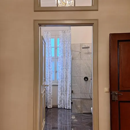 Stadtpalais Koenigssuite Maximal 2 Personen Und 1 Kleinkind *
