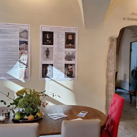 Stadtpalais Koenigssuite Maximal 2 Personen Und 1 Kleinkind Appartement *