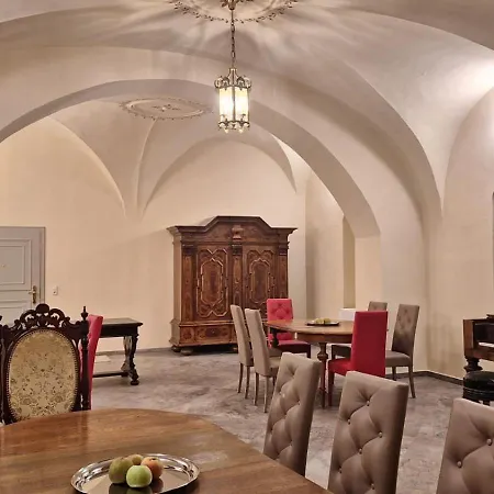 Stadtpalais Koenigssuite Maximal 2 Personen Und 1 Kleinkind