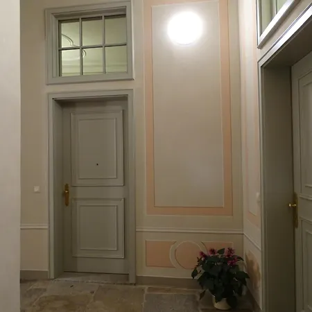 Stadtpalais Koenigssuite Maximal 2 Personen Und 1 Kleinkind *