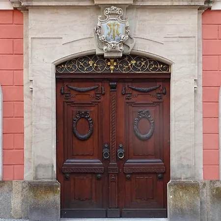 Stadtpalais Koenigssuite Maximal 2 Personen Und 1 Kleinkind *