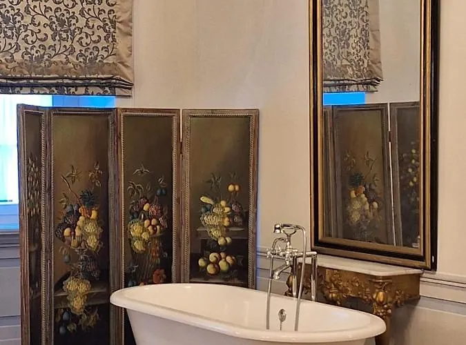 Stadtpalais Koenigssuite Maximal 2 Personen Und 1 Kleinkind *